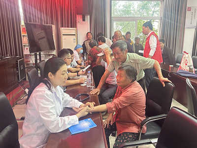 安徽省教科文衛(wèi)體工會組織勞模專家團(tuán)隊(duì)赴學(xué)校幫扶村開展送醫(yī)送藥義診與社會經(jīng)濟(jì)咨詢服務(wù)活動